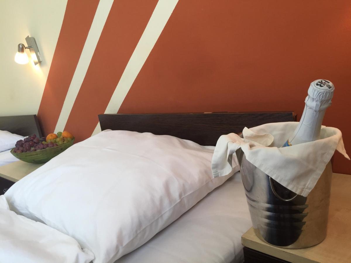 City Hotel Agoston Печ Екстериор снимка