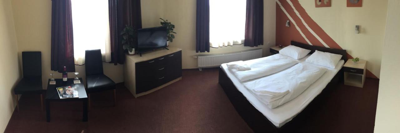 City Hotel Agoston Печ Екстериор снимка