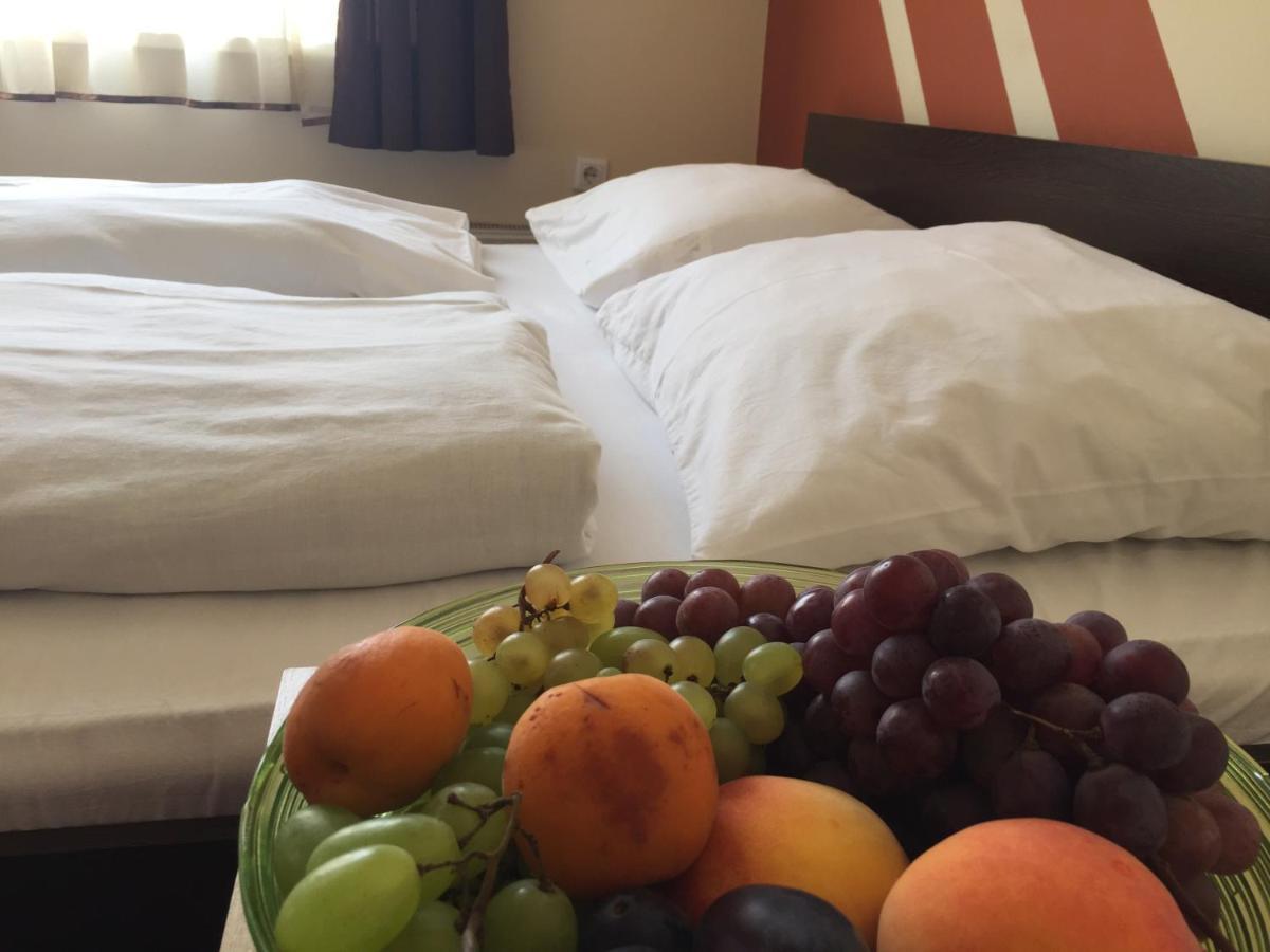 City Hotel Agoston Печ Екстериор снимка
