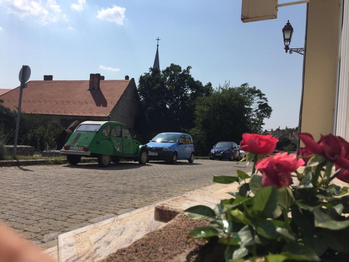 City Hotel Agoston Печ Екстериор снимка
