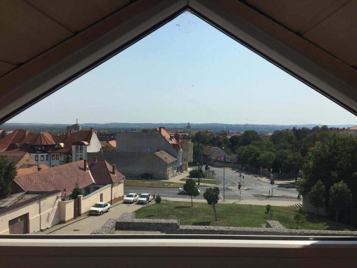 City Hotel Agoston Печ Екстериор снимка