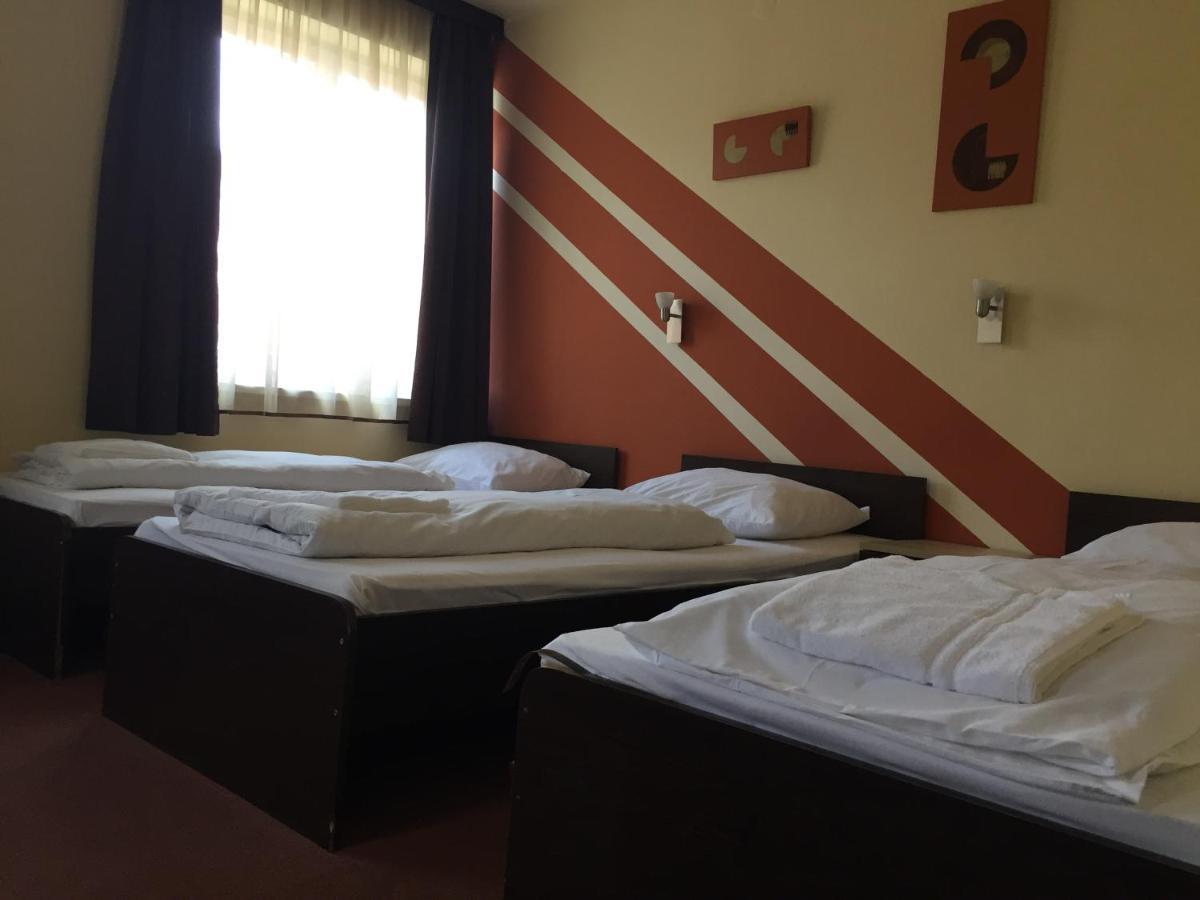 City Hotel Agoston Печ Екстериор снимка