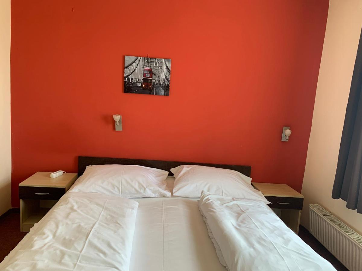 City Hotel Agoston Печ Екстериор снимка