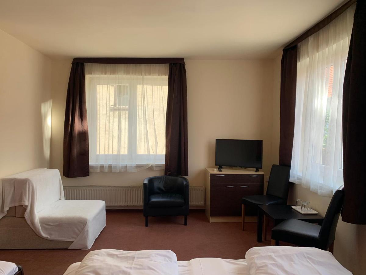 City Hotel Agoston Печ Екстериор снимка