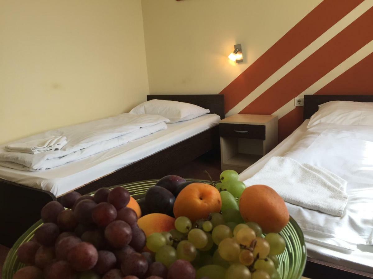 City Hotel Agoston Печ Екстериор снимка