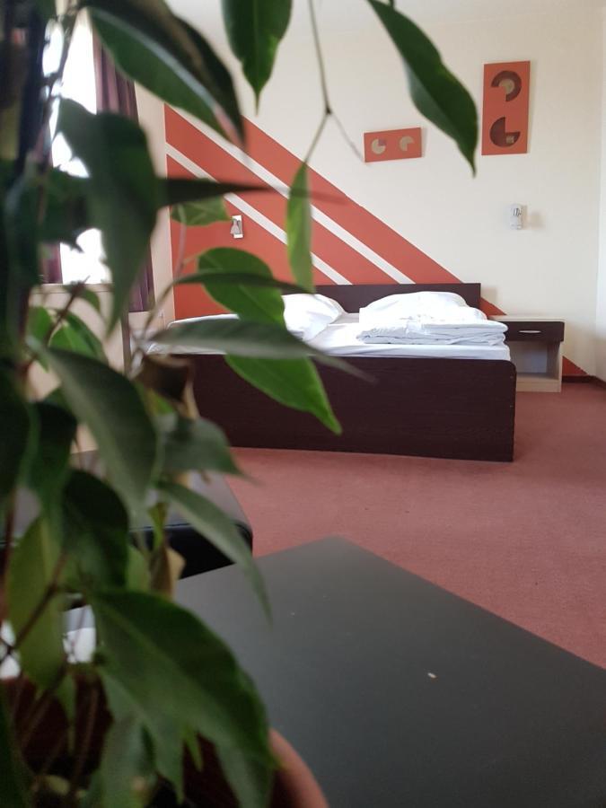 City Hotel Agoston Печ Екстериор снимка