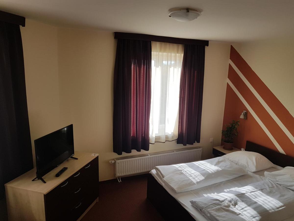 City Hotel Agoston Печ Екстериор снимка